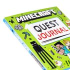„QUEST JOURNAL“ steht auf einem grünen Hintergrund mit Minecraft-Themen, Figuren und einem Logo.