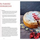 "Mama Mariannes Johannisbeerkuchen" steht oben. Links das Rezept, rechts ein Kuchen mit Puderzucker und Johannisbeeren.