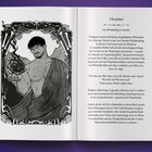 Text links: "Disclaimer: Das Worldbuilding ist abstrakt."

Illustration: Ein muskulöser Mann in antiker Kleidung mit Flammen in der Hand, umgeben von einem dekorativen Rahmen.