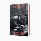 "Stephanie Sy-Quia", "Den Himmel Bewegen", "Roman", "Suhrkamp". Schwarzweißfoto: Zwei Personen in einer Bar.