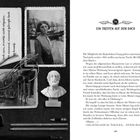 Wie ein honigsüßer Apfel der mit einem Zweig hängt, so süß oben

Ein schwarz-weißes Foto zeigt eine Frau vor einer Wasserlandschaft. Daneben liegt eine Brille.