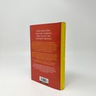 "Vier Freunde. Und ein Verrat, der alles ins Wanken bringt." Auf rotem Hintergrund, seitlich gelber Buchrücken.