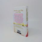 "Geschichten aus dem Alltag für den Alltag." Buchtitel und Autorenname an der Seite. Zitat von Sarah Alles.