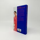 ALT GENUG – UND SO FREI WIE NIE! Klappentext beschreibt Lebensfreude und Selbstakzeptanz. Foto einer lächelnden Frau in Rot.