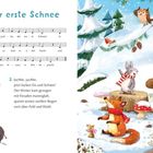 "Juchhe, der erste Schnee" enthält Noten, Liedtexte und zeigt Tiere in einer Winterlandschaft.