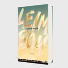 Auf der Buchhülle steht „LEIN BOY“ und „Martin Muser“. Der Hintergrund zeigt ein farbiges, abstraktes Design.