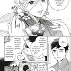 Eine elegant gekleidete Frau mit Schmuck spricht über gemeinsame Freude, Rückblick und eine Verbindung zu einer jüngeren Person.