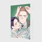Text: "Buddy 4, Art: daki, Story: Lash." Zwei Männer, einer mit und einer ohne Kamm, vor grünem Hintergrund in einer Illustration.