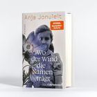 „Wo der Wind die Namen trägt. Anja Jonuleit. SPIEGEL Bestseller-Autorin.“ Cover: Mädchen-Foto mit großer Blume.