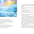 Illustration: Eine winterliche Landschaft mit schneebedeckten Bäumen, zwei Figuren und einem leuchtenden Himmel mit Mond und Sonne.