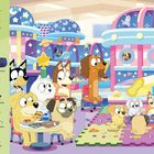 PÄCKCHEN-SPIEL: Bingo feiert Geburtstag mit Freunden. Sie spielen ein Spiel. Suche Gegenstände: Einladung, Lautsprecher, Geschenktüten.