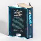 Buchrücken mit Text: "Vier Jugendliche, eine Spielshow und ein Mörder auf freiem Fuß...“. Titel: "The Escape Game".