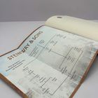 STEINWAY & SONS. Den gesamten Stammbaum finden Sie im Innenteil. Eine geöffnete Broschüre mit Stammbaumgrafik.