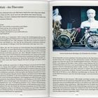 "Ho Chi Minh – der Übervater", Statue und Fahrrad. Text über Ho Chi Minhs Leben, Unabhängigkeitserklärung Vietnams.