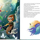 Auf der linken Seite eine bunte Unterwasserszene mit zwei Meermenschen und einem lila Oktopus mit Wikingerhelm. Rechts steht ein Text über Snorri und Aquina, die sich auf ein Kostümfest in Aquamaris vorbereiten.