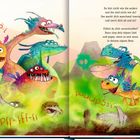 Eine Illustration zeigt bunte, lachende Drachen umgeben von grünem Rauch. Geräusche wie "prö-ö-öt" und "pfff" sind zu lesen.