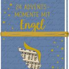 "24 Adventsmomente mit Engel" steht in gelber Schrift auf blauem Hintergrund, mit Sternen und einer geflügelten Note.