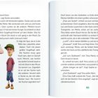 Texte: „Wooow!“, staunt Doris. „Ist die klein!“, sagt Socke. Bild: Drei cartoonartige Figuren. Links ein Mann, rechts ein Dinosaurier.