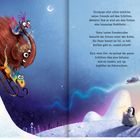 Furzipups sitzt mit Freunden auf dem Schlitten, fährt gegen den Himmel eine lange Rodelbahn hinab. Ein Pinguin am Feuer.