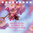 "BEGLÜCKE DU, SO WIRST DU GLÜCKLICH SEIN." - Victor Blüthgen. Blühender Kirschzweig mit einer Hummel darauf.