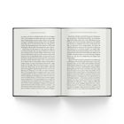 Text oben links: "DER GRÖSSTE FEIND DES ANLEGERS"

Text oben rechts: "EINE KURZE EINFÜHRUNG IN DAS THEMA ‘BEHAVIORAL FINANCE’"

Seite 22–23 eines Buches mit durchgehendem Text.