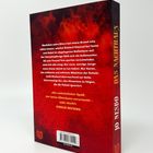 Text beschreibt die Geschichte eines vierzehnjährigen Außenseiters nach dem Tod seiner Eltern. Buchrücken in Rot und Schwarz.