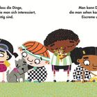 Text: „Platon sagte, dass die Dinge, die man liebt und für die man sich interessiert, sehr wichtig sind. Man kann Dinge lieben, die man sehen kann, wie Spielzeug, Eiscreme und Autos.“

Illustration: Sechs fröhliche Kinder in bunter Kleidung mit Spielzeug.