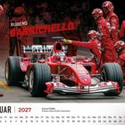 "RUBENS BARRICHELLO", "FEBRUAR 2027". Rennteam umgibt Formel-1-Wagen in Boxenstopp-Szene. Kalenderdarstellung unten.
