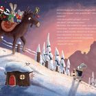 Ein Elch trägt Tiere, darunter eine Maus, den verschneiten Hang hinunter. Eine weitere Maus mit Laterne läuft vorbei.