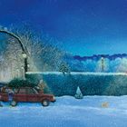 Ein Auto mit Weihnachtsbaum auf dem Dach im Schnee neben einem Torbogen. Zwei Personen sichern den Baum, ein Hund geht spazieren.