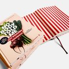 Covertext: "NOBODY TOLD ME – DAS WOHLFÜHL KOCHBUCH". Darunter rote Streifen auf der Innenseite eines Buches.