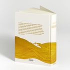 Rückseite eines Buches mit goldenem Wellenmotiv. Text beschreibt die "Odyssee" von Homer und handelt von Odysseus' Irrfahrt.