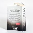 "Du darfst niemals so ein Monster wie mich lieben." Ein Buchcover mit dem Titel "My Blade, Your Back". Links Text.