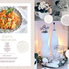 "Linguine in Möhren-Curry-Creme" Rezept mit Zutaten und Zubereitungsanleitung. Dekor: weiße Küche, Blumen, Gesprächsszene.