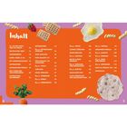 Inhalt: Kapitel über Häkeltechniken von Luftmaschen bis zu komplexen Projekten wie Mützen, Waffeln und Erbeeren. Großer, bunter Text mit Häkeldekorationen wie Erdbeeren und Hüten.