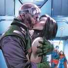 Text: "Ähem." Illustration von zwei sich küssenden Personen mit Superman-Logo. Zwei weitere Figuren schauen überrascht zu.