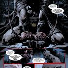Eine düstere Comic-Szene: Batman kniet gefesselt, während ein Dialog über Opfer und Identität stattfindet.