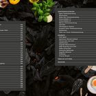 Menü mit Rezepten wie Paprika-Torpedos, Mexican Street Corn und Fajita-Gewürzmischung vor Holzkohlehintergrund. Gemüse und Gewürze dekorieren.