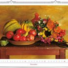 „November“ in Rot. Obst und Blumen auf einem Tisch: Kürbisse, Äpfel und ein bunter Blumenstrauß.