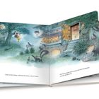 Texte: "Dann ist die Katze wohl im Tierladen, denkt Lisbet." "Die Katze spielt doch so gern mit den Kaninchen und der Schildkröte." Illustration eines Waldes mit Hexenhaus, Rabe, Katze und einem Baum.