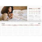 „Wir flehen zu dir, […] weil du gnädig und barmherzig bist.“ Daniel 9,18. Kalender für Januar 2027 mit betender Frau.
