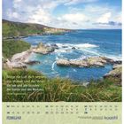 Irischer Segenswunsch im Text, Februarkalender. Küstenlandschaft mit grünen Hügeln, blauem Meer und wolkigem Himmel.