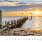 Kalenderblatt Februar; ein Steg führt ins Meer, daneben der Sonnenuntergang. Datum: 1.-28., mit markierten Sonntagen.