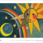 Text: "Februar". Illustration einer Sonne mit Gesicht, Mond, Sternen und Regenbogen.