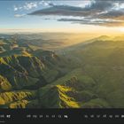 „Morgendämmerung auf den Drakensbergen, Royal-Natal-Nationalpark, Südafrika“; ein Kalenderblatt mit Sonnenaufgang über Bergen.