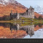 „Februar“ steht oben. Unten ein Kalenderblatt. Eine alte Burgruine spiegelt sich in einem See, dahinter herbstliche Hügel.