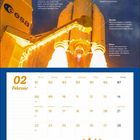 "Auf ins All" steht oben. Raketenstart mit erklärendem Text zu Teilen der Rakete. Kalender für Februar darunter.