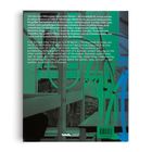 Texte oben: Von barockem Silberschatz bis zu Andy Warhol...  
Hintergrund: Grüne und blaue abstrakte Formen mit einem Logo unten.