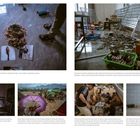 Fotos und Requisiten, mit denen Identitäten erschaffen wurden. Links Bilder auf Boden, rechts viele Handys in einem Raum.