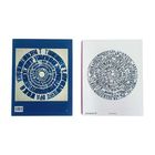 Links spiralförmige Schriften; rechts kompakte Kreisworte, viele in Blau.